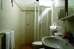 Shower, eco-friendly toiletries, hair dryer, bidet - Hotel del Sole (Riomaggiore)