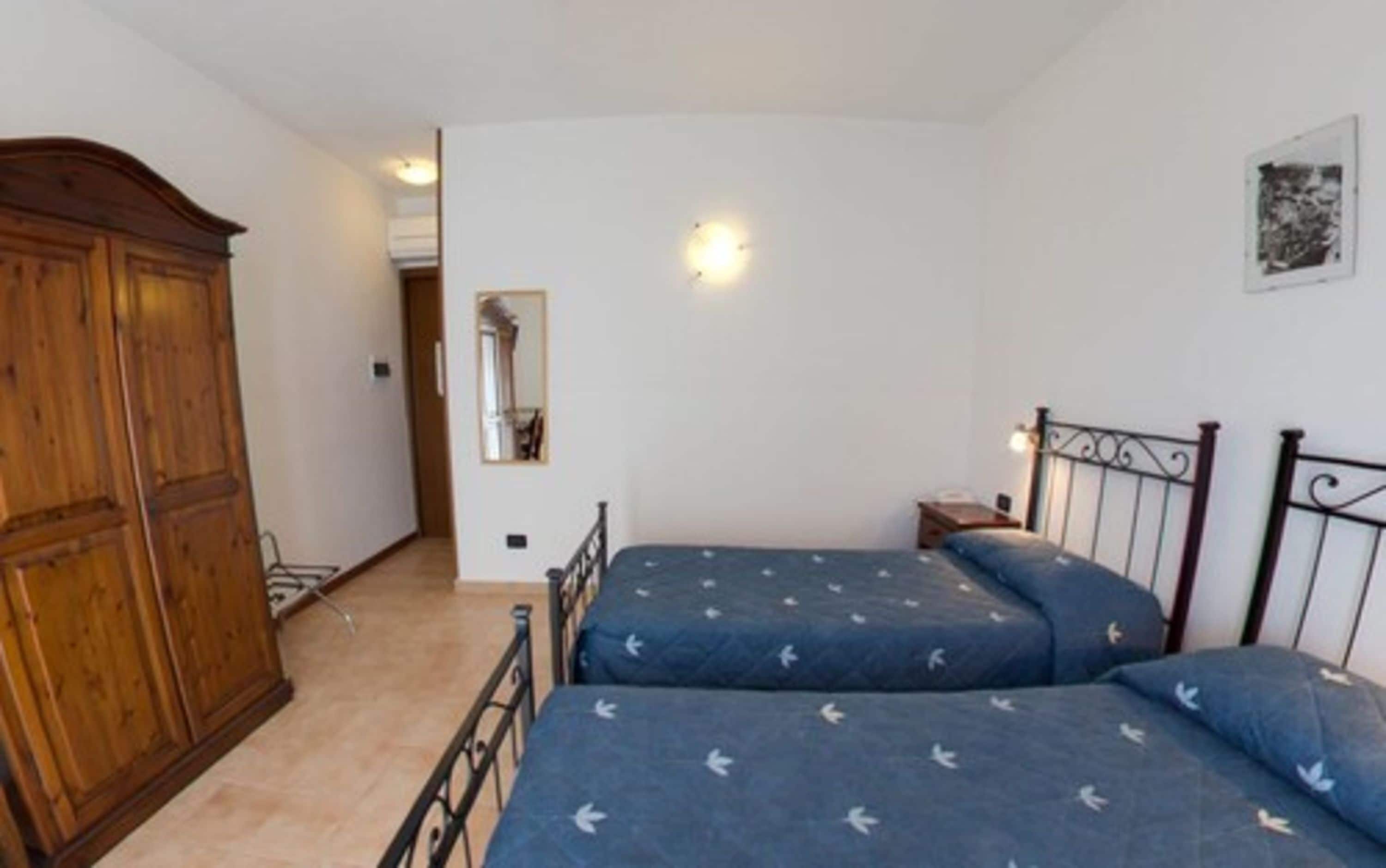 double room | minibar, desk, blackout curtains, soundproofing