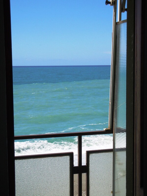 Economy Double Room, Balcony, Sea View | Down duvets, Select Comfort beds, in-room safe, desk - Albergo La Lampara (Deiva Marina)