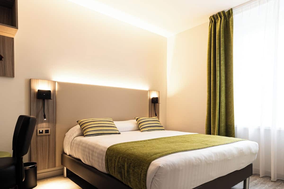 Superior Room, 1 Queen Bed, Mobility Accessible, Air conditioning | Premium bedding, desk, blackout curtains, free WiFi