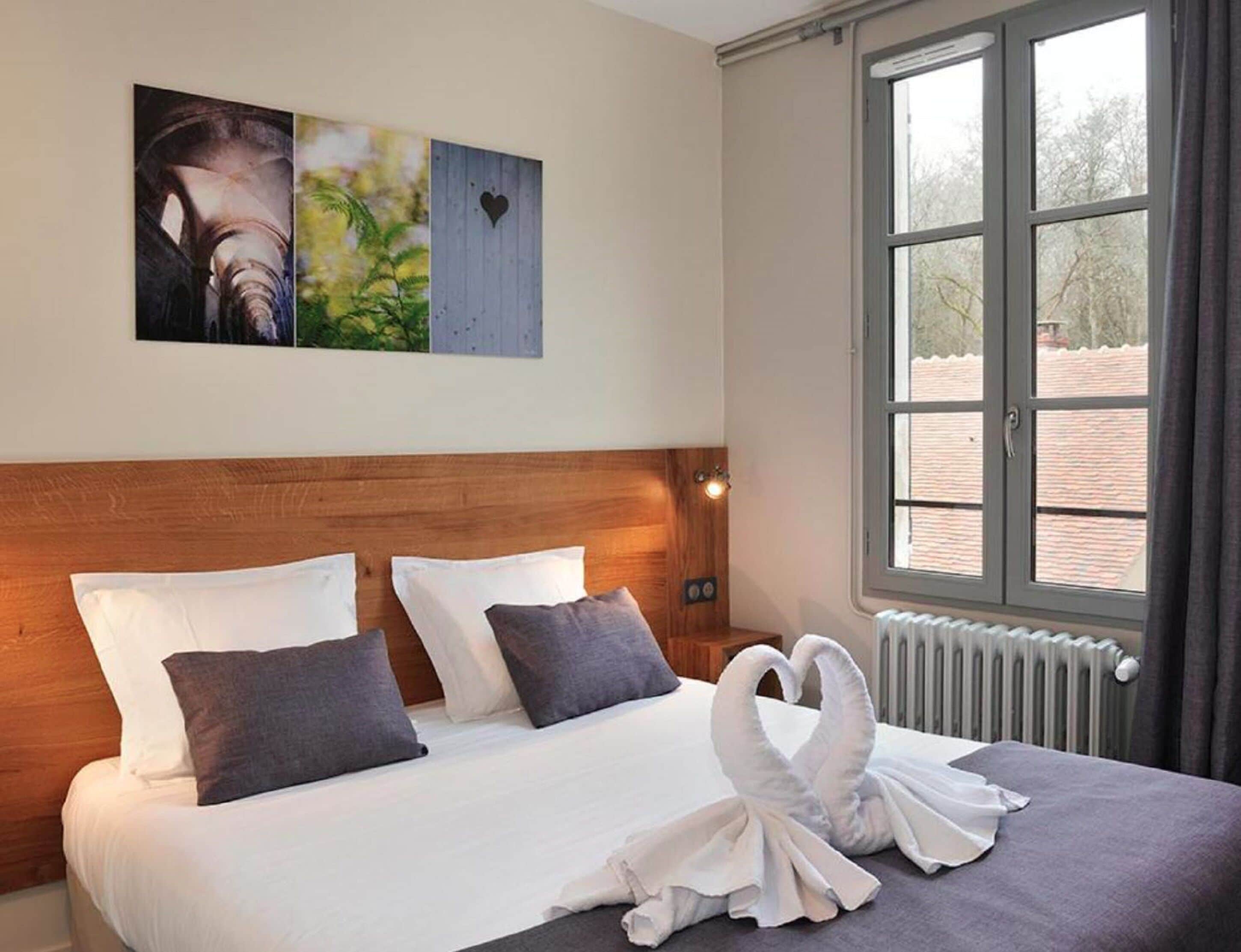 junior suite, 1 queen bed with sofa bed | 1 bedroom, desk, soundproofing, free wifi