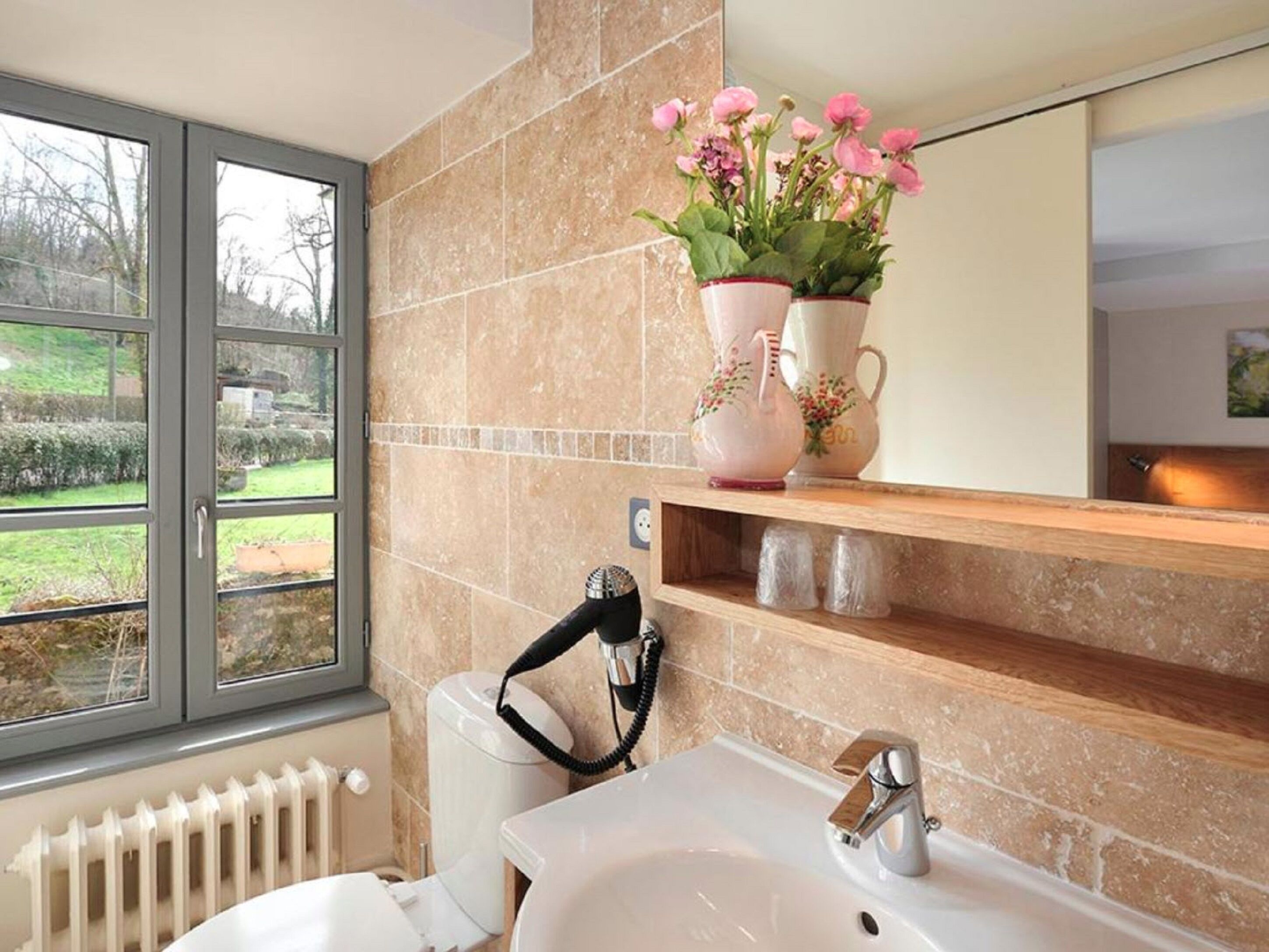 1 bedroom, desk, soundproofing, free wifi