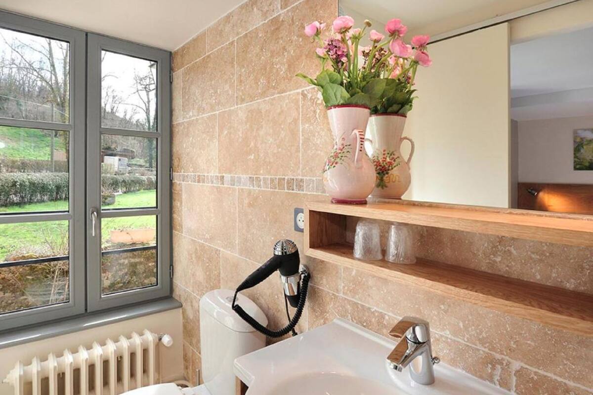 1 bedroom, desk, soundproofing, free wifi