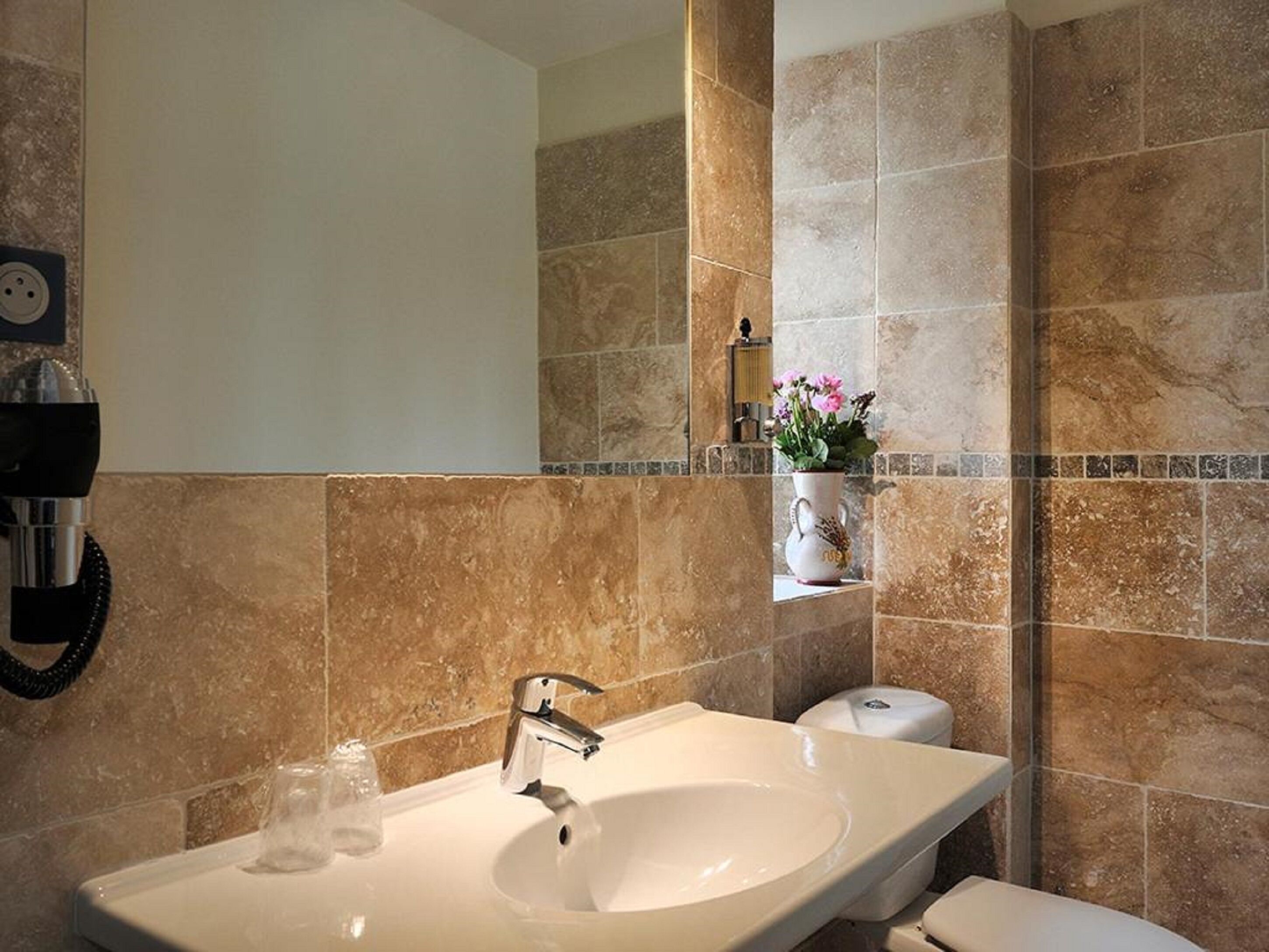 standard double room, 1 double bed | bathroom | free toiletries, bathrobes, towels