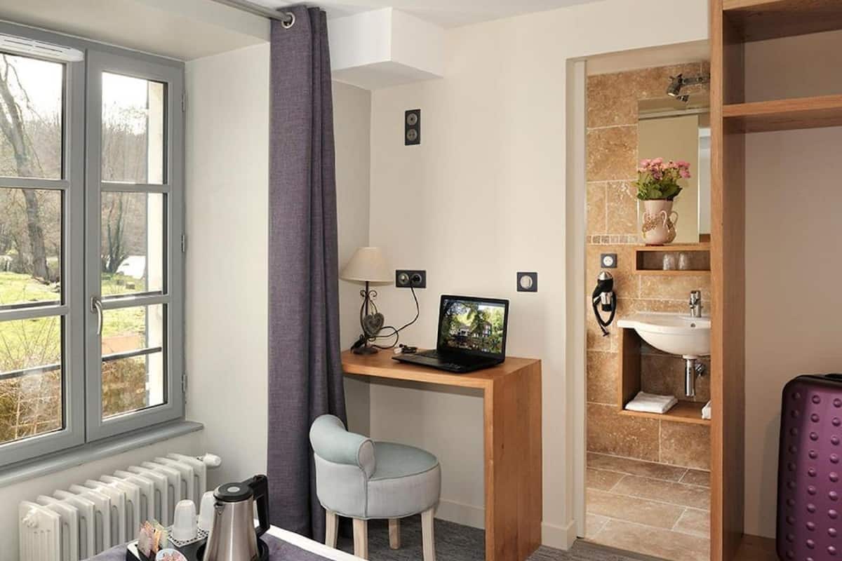 standard double room, 1 double bed | 1 bedroom, desk, soundproofing, free wifi