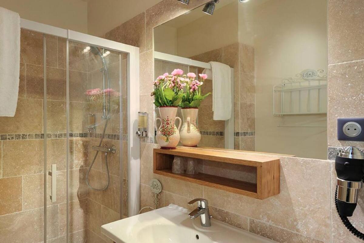 free toiletries, bathrobes, towels