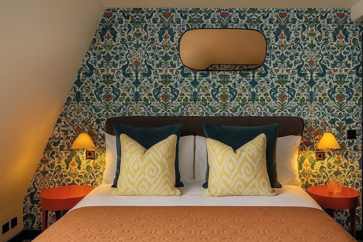 Habitación doble estándar, baño en la habitación | Sábanas de algodón egipcio, ropa de cama de alta calidad y escritorio
