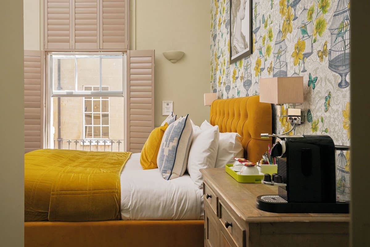 Habitación doble exclusiva, baño en la habitación | Sábanas de algodón egipcio, ropa de cama de alta calidad y escritorio