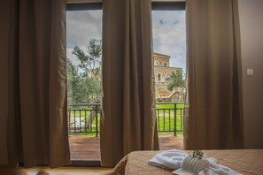 Bungalow, 2 Schlafzimmer, Poolzugang, Erdgeschoss | Schallisolierte Zimmer, Bügeleisen/Bügelbrett, kostenloses WLAN