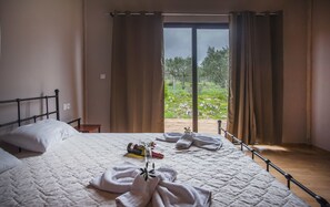 Bungalow, 2 Bedrooms, Pool Access, Ground Floor | Soundproofing, iron/ironing board, free WiFi, bed sheets