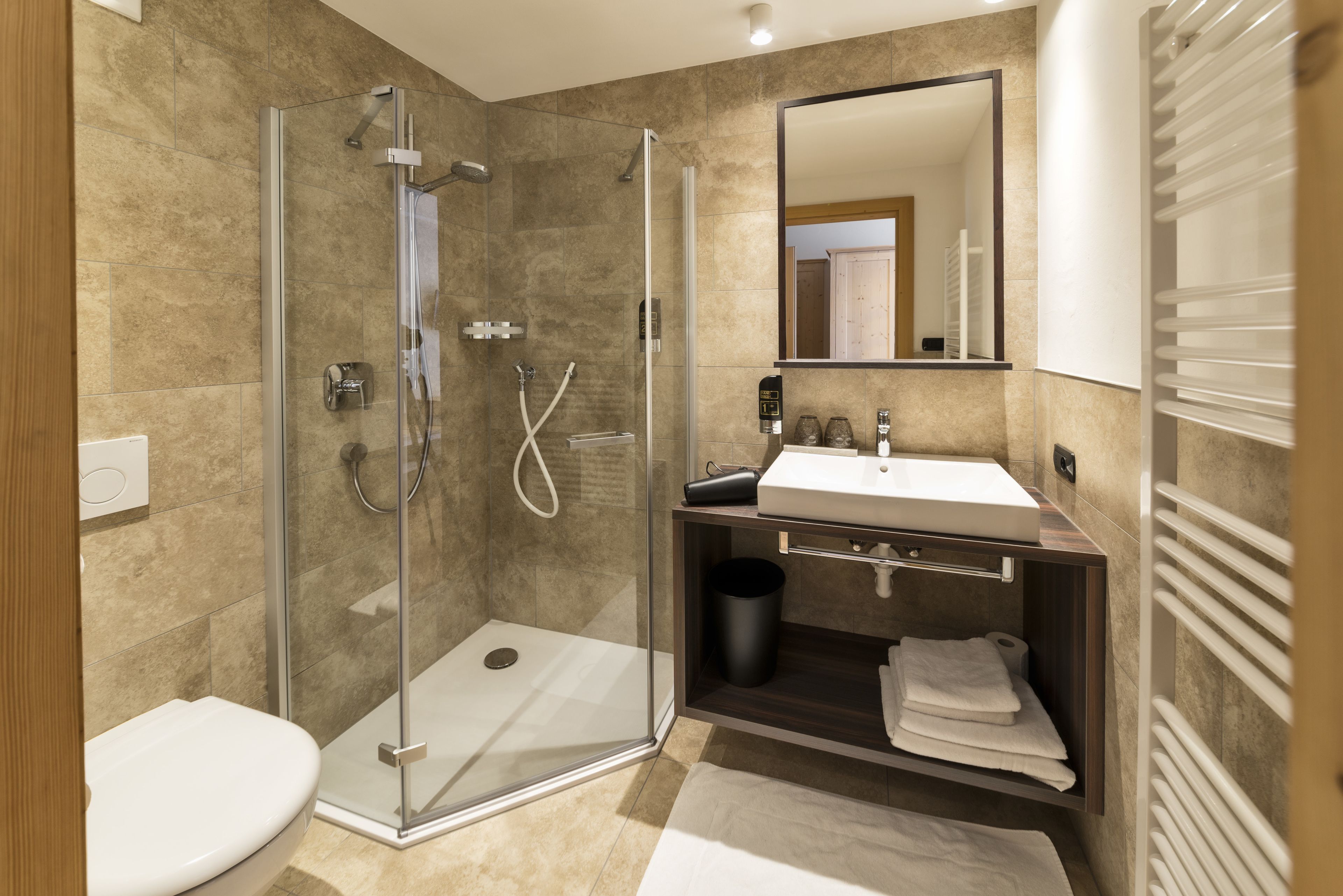 standard double room, 1 queen bed (anna) | bathroom | shower, free toiletries, hair dryer, towels