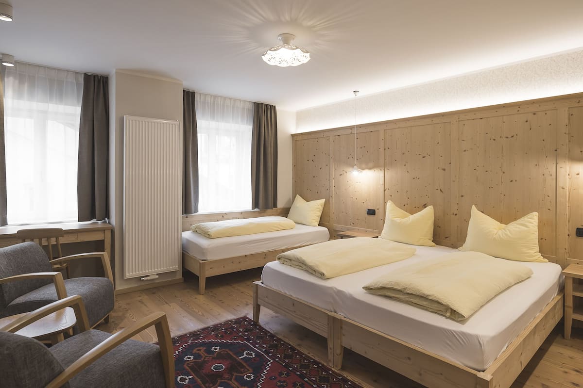 junior suite josefine | 1 bedroom, in-room safe, desk, laptop workspace