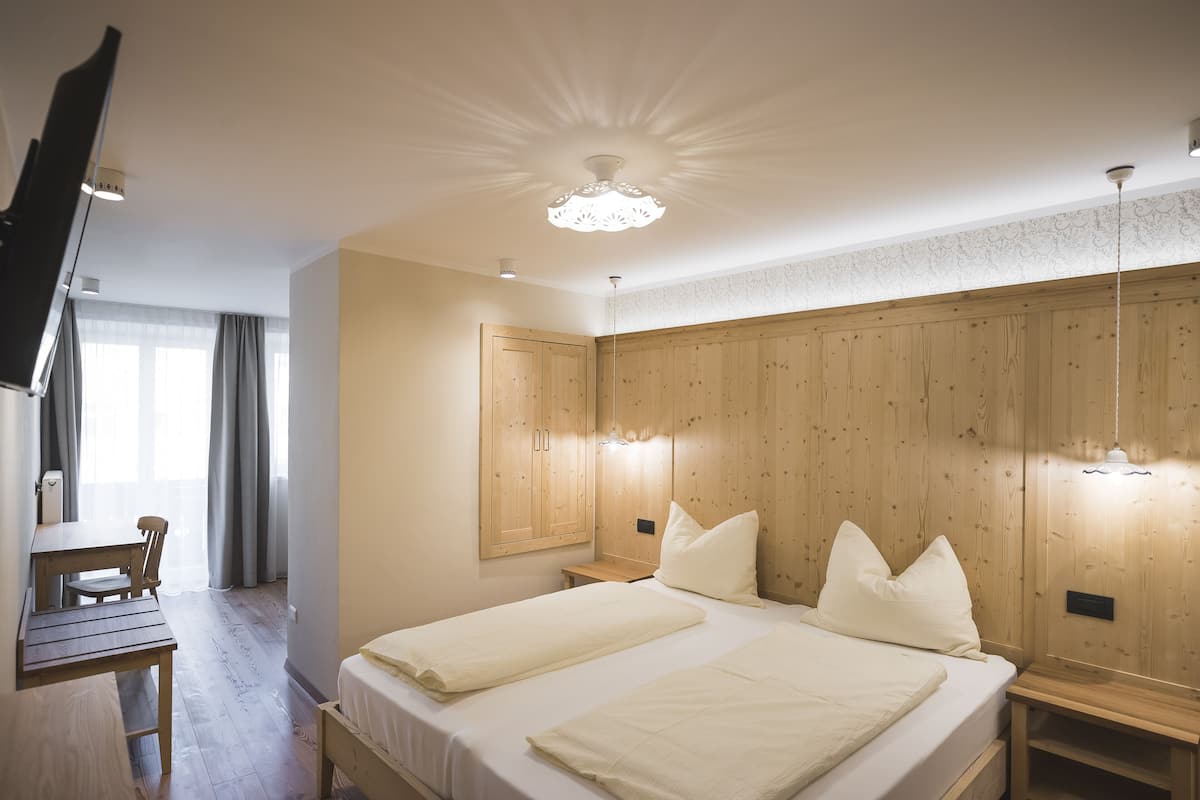 junior suite, balcony, courtyard area (sofia) | 1 bedroom, in-room safe, desk, laptop workspace