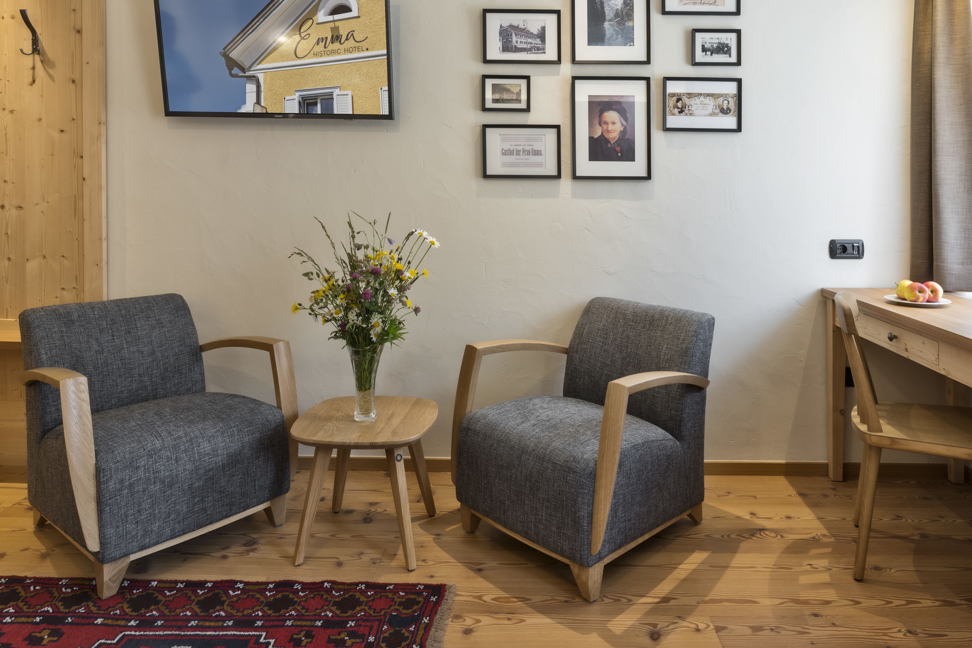 junior suite josefine | living area | tv