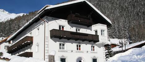 المنشأة من الخارج