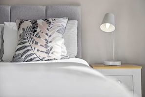 City-Apartment, 1 Doppelbett, Stadtblick | 1 Schlafzimmer, hochwertige Bettwaren, individuell dekoriert