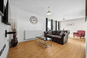 Lägenhet City - 1 dubbelsäng - utsikt mot staden | Vardagsrum | 42-tums smart-tv med digitalkanaler och tv