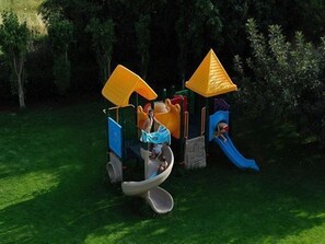 Children’s play area – outdoor