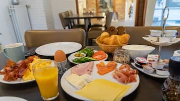 Daily local cuisine breakfast for a fee
