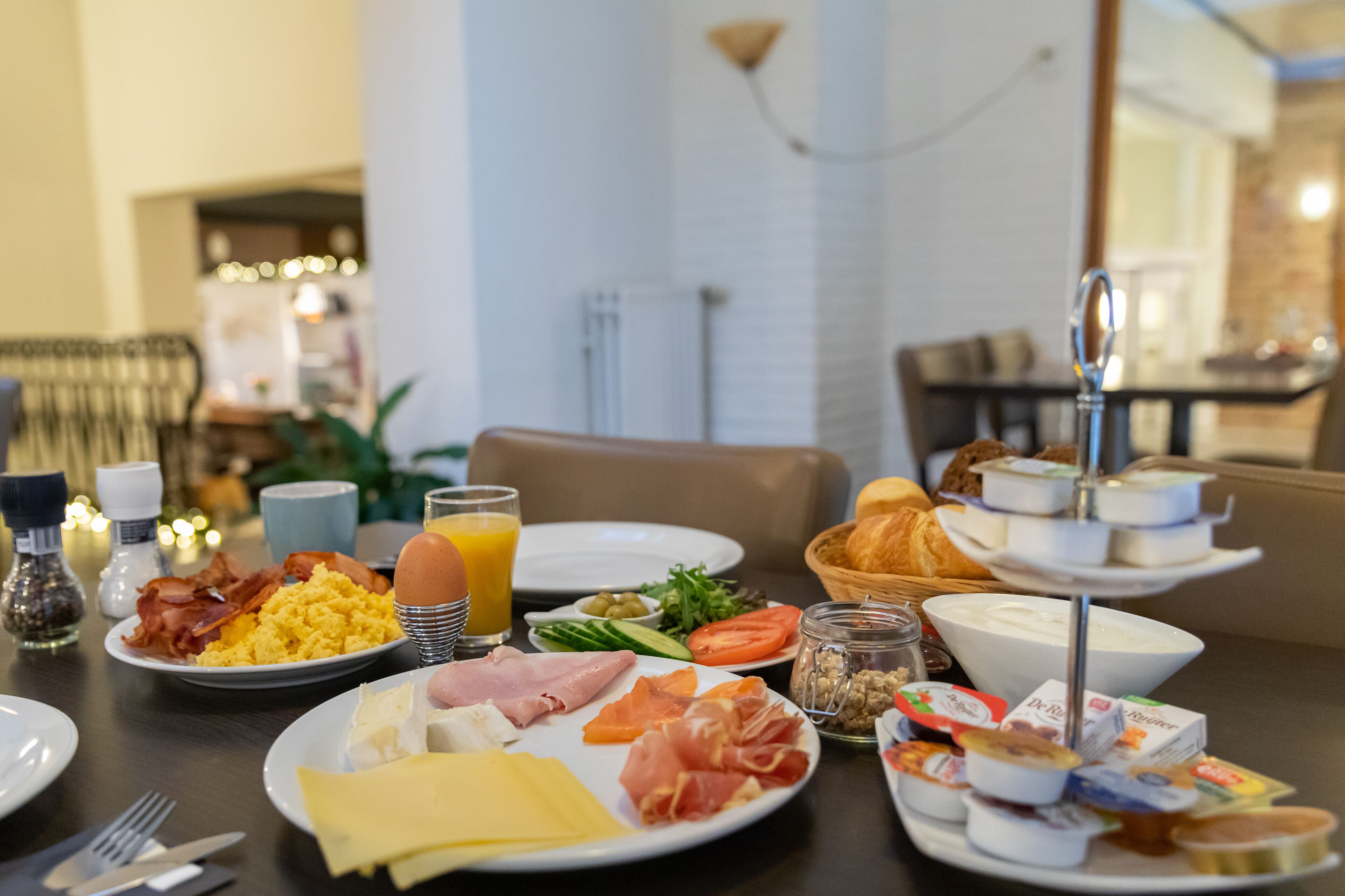 Dagelijks ontbijt met lokale gerechten (EUR 12.50 per persoon)