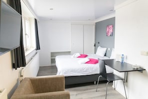 Standard Double Room | In-room safe, desk, laptop workspace, blackout drapes - Huis ter Geul (Valkenburg aan de Geul)