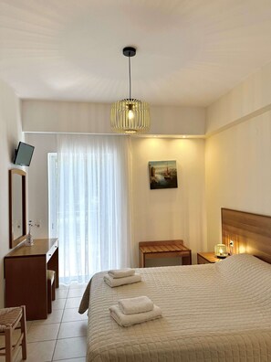 Studio | Premium bedding, Select Comfort beds, in-room safe, blackout drapes - Manolis Apartments (Agios Vasileios)
