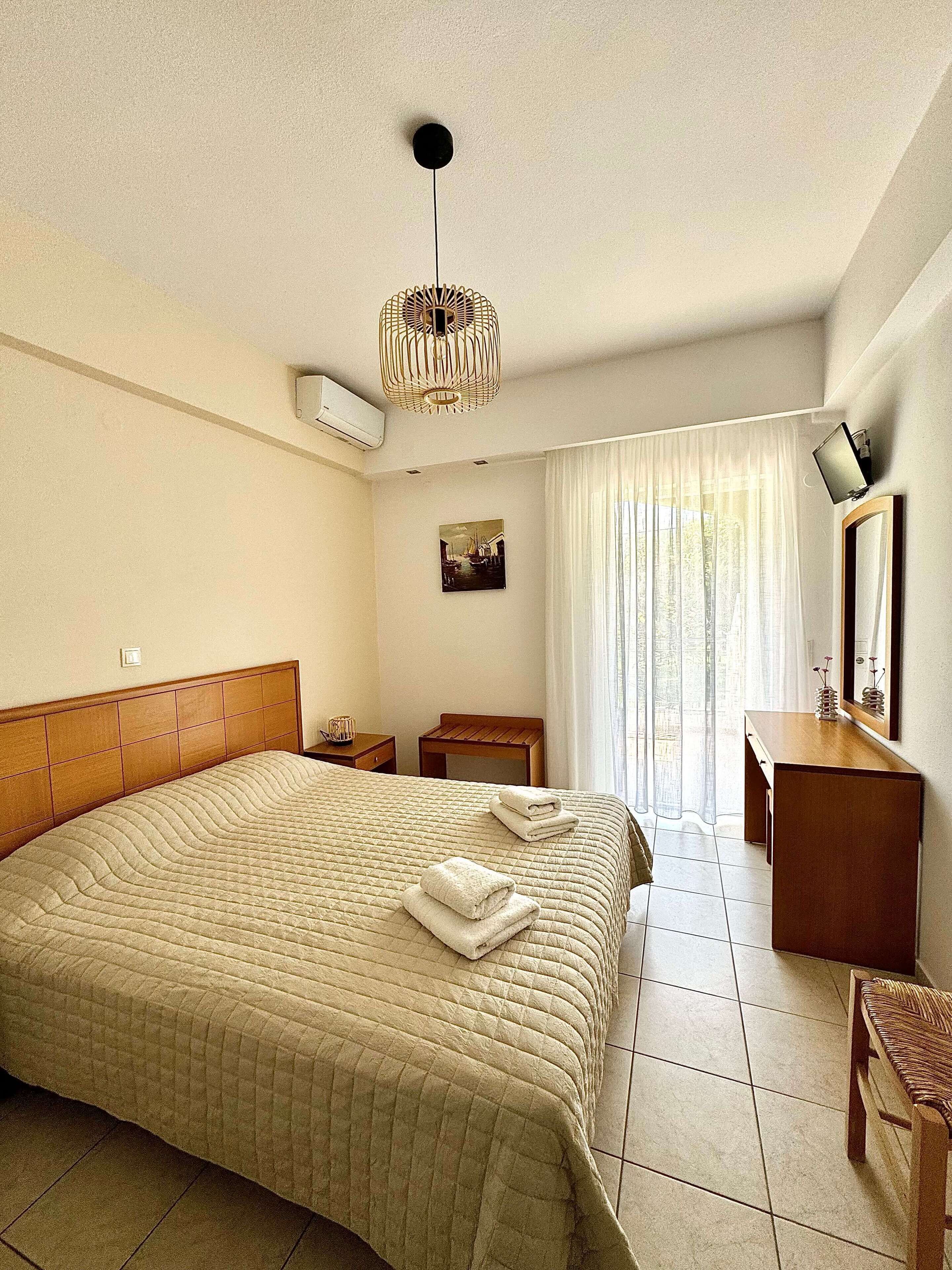 studio | premium bedding, select comfort beds, in-room safe, blackout curtains