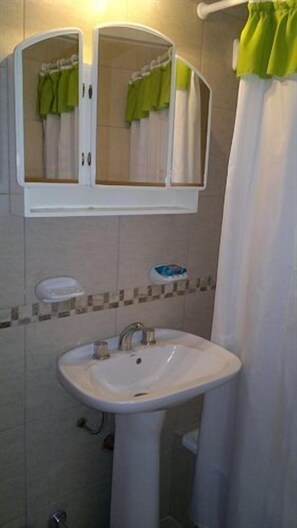 Bathroom sink - Departamentos Bariloche (San Carlos de Bariloche)