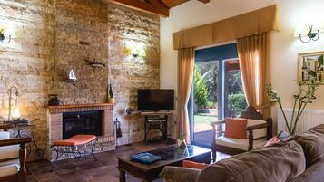 Villa | Living room | Flat-screen TV, fireplace, DVD player