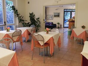 Free daily buffet breakfast  - Hotel Il Saraceno (Riomaggiore)