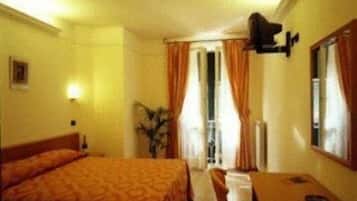 Cofres nos quartos, escrivaninha, berços grátis, Wi-Fi de cortesia