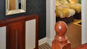 高档床上用品、办公桌、熨斗/熨衣板、折叠床/加床