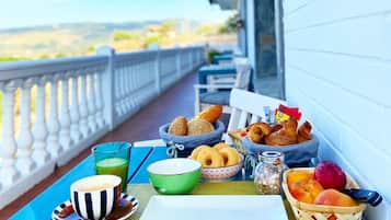 Daily continental breakfast (EUR 10 per person)