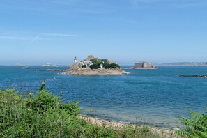 Beach nearby - The Originals Boutique, Hôtel La Baie de Morlaix (Carantec)