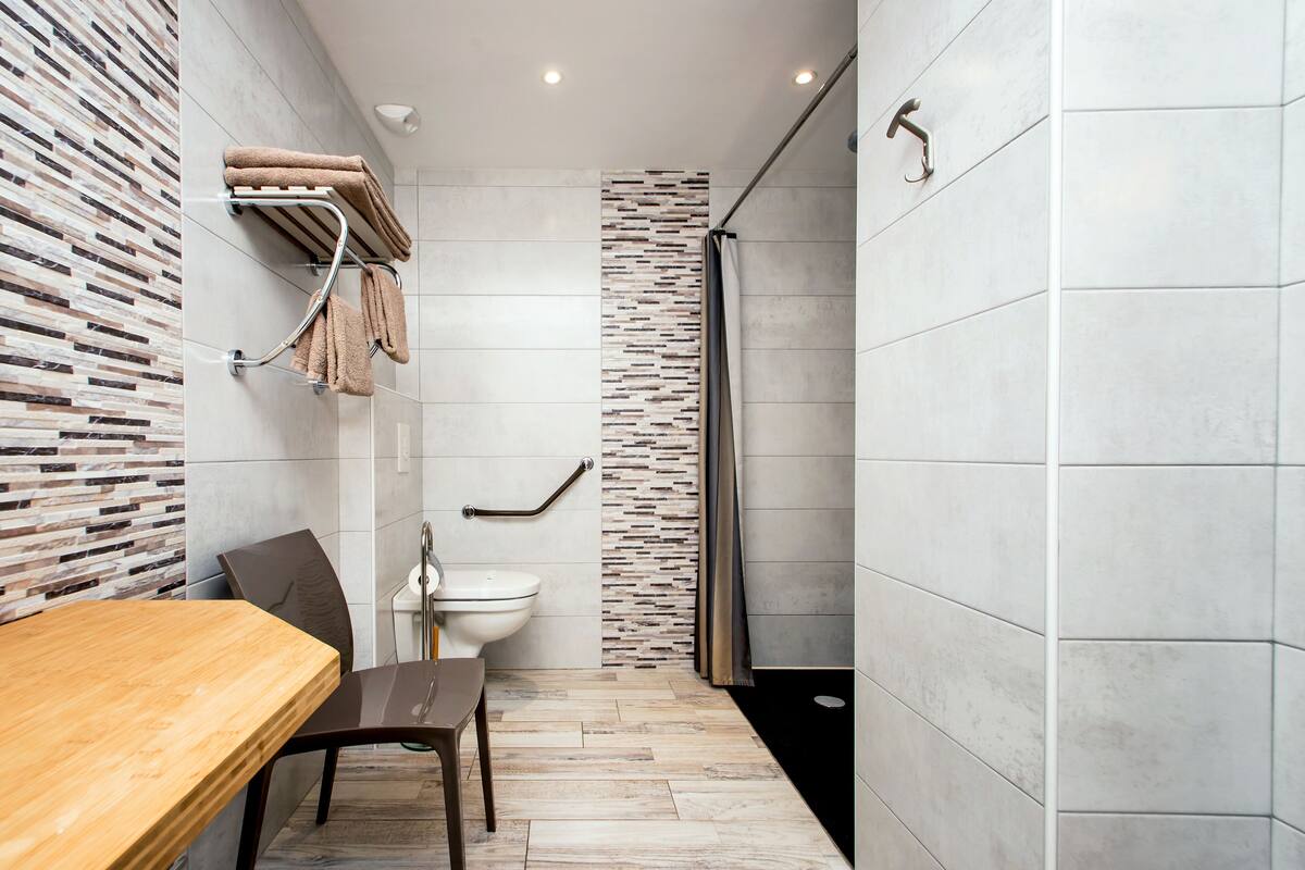 superior double room | bathroom | hair dryer, towels