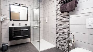 Doppia Superior | Bagno | Asciugacapelli, asciugamani, sapone, shampoo