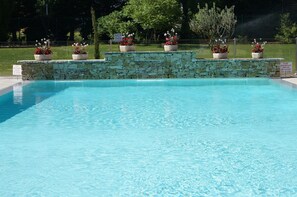 Infinity pool