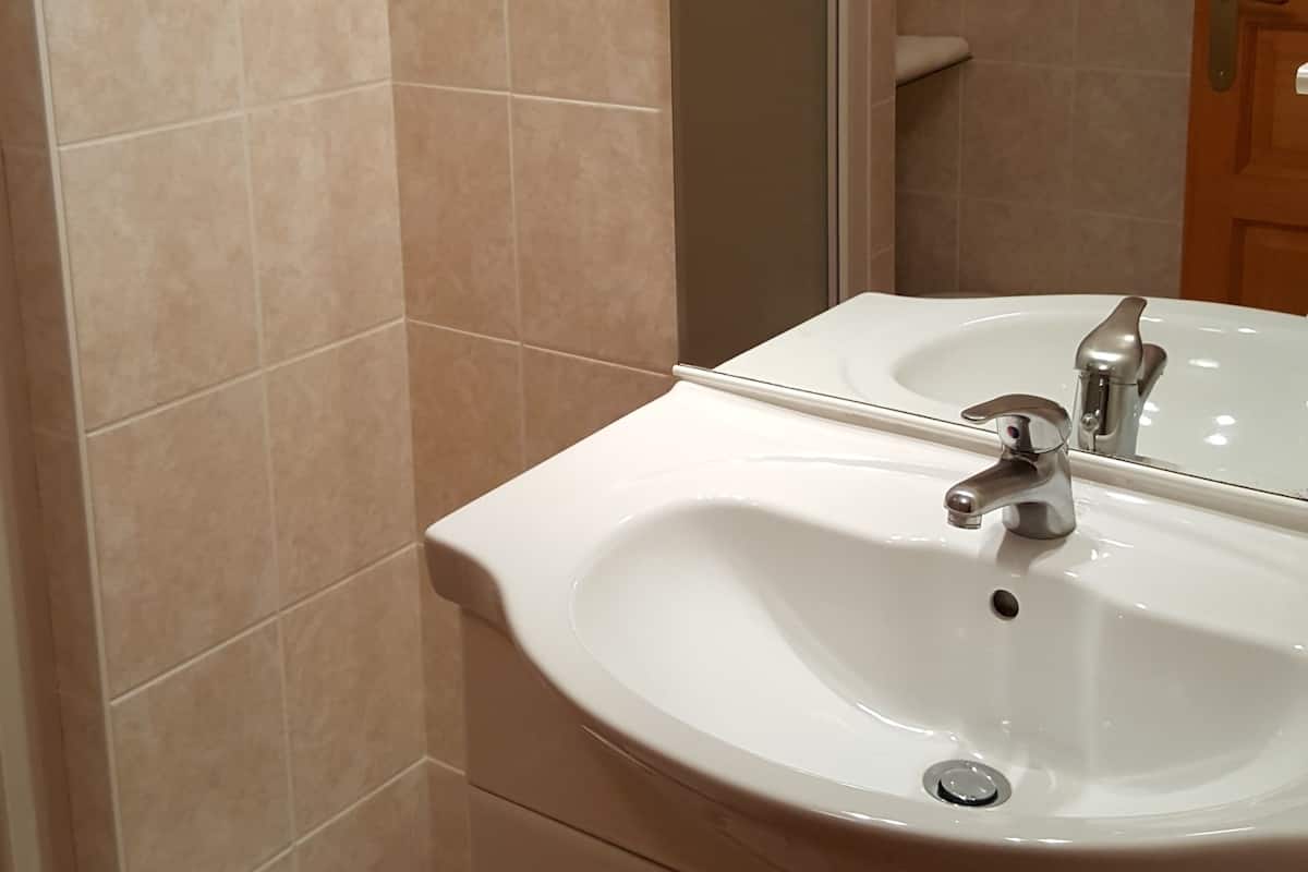 twin room, 2 single beds | bathroom | free toiletries, hair dryer, towels