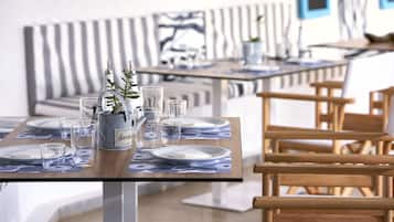Desayuno de cocina local (EUR 12 por persona)