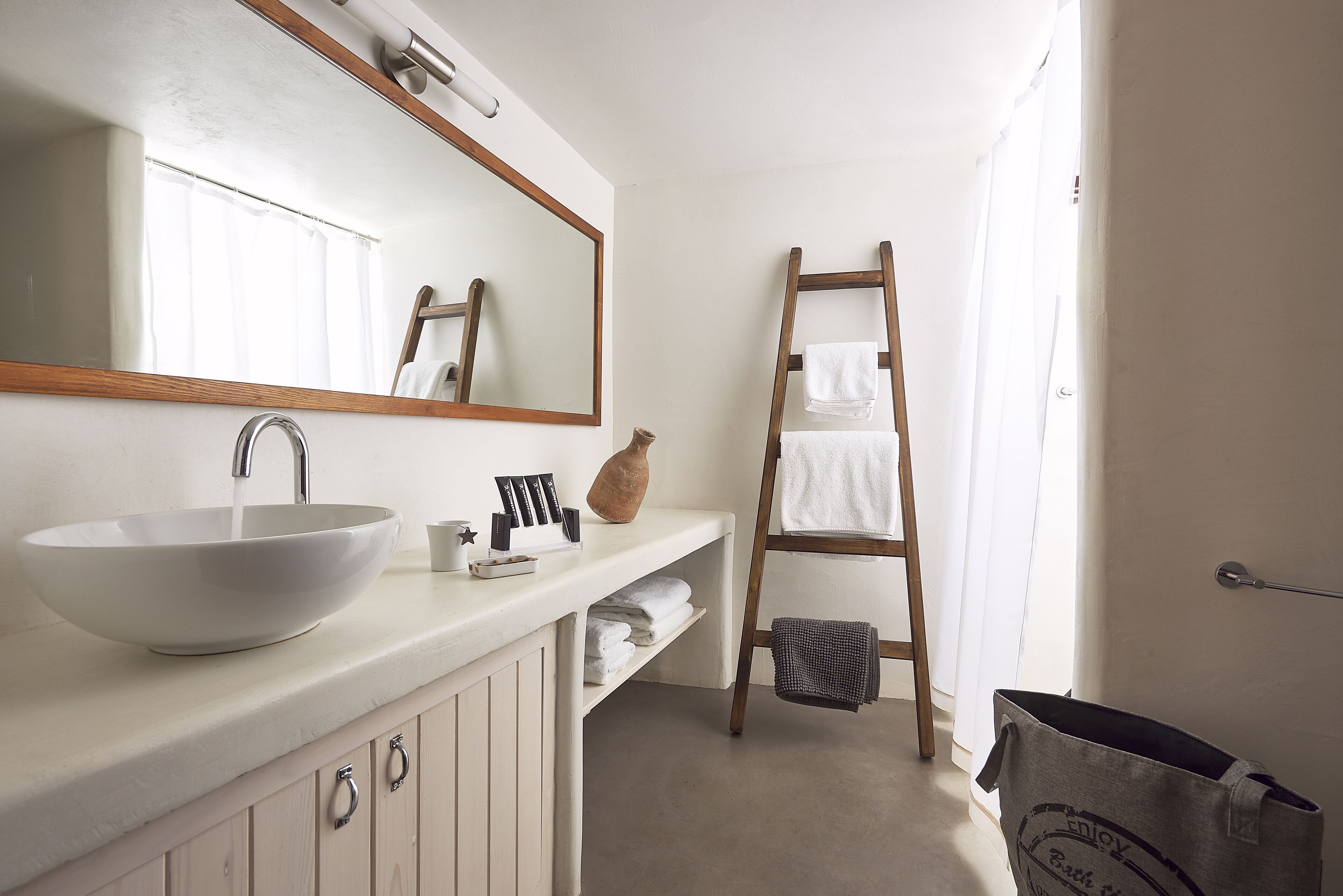 shower, rainfall showerhead, eco-friendly toiletries, hair dryer