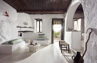 Standard Cottage | Egyptian cotton sheets, premium bedding, in-room safe, soundproofing