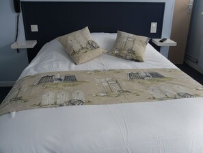 Standard Double Room | Soundproofing, iron/ironing board, cots/infant beds, rollaway beds