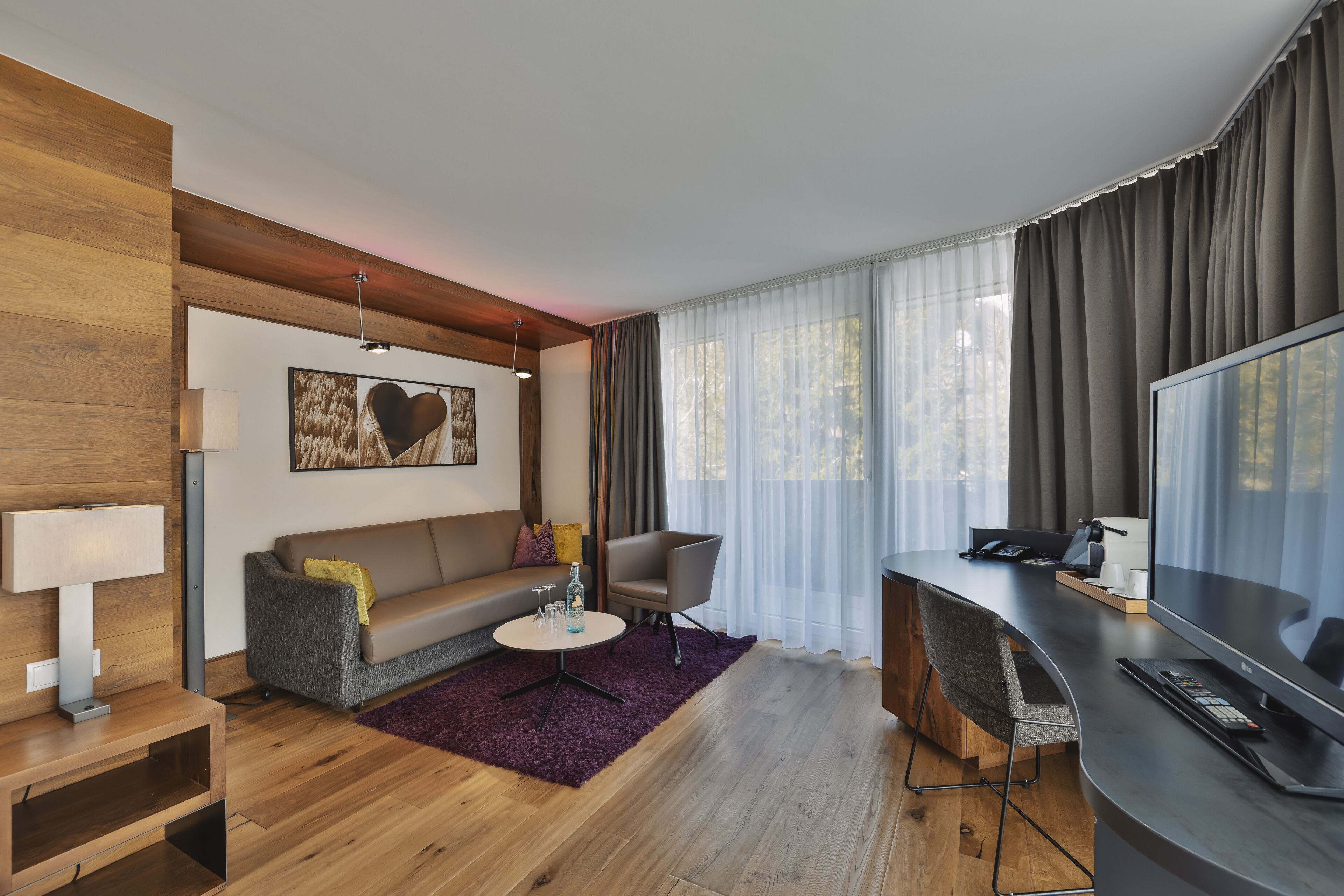 deluxe suite | 1 bedroom, hypo-allergenic bedding, minibar, in-room safe