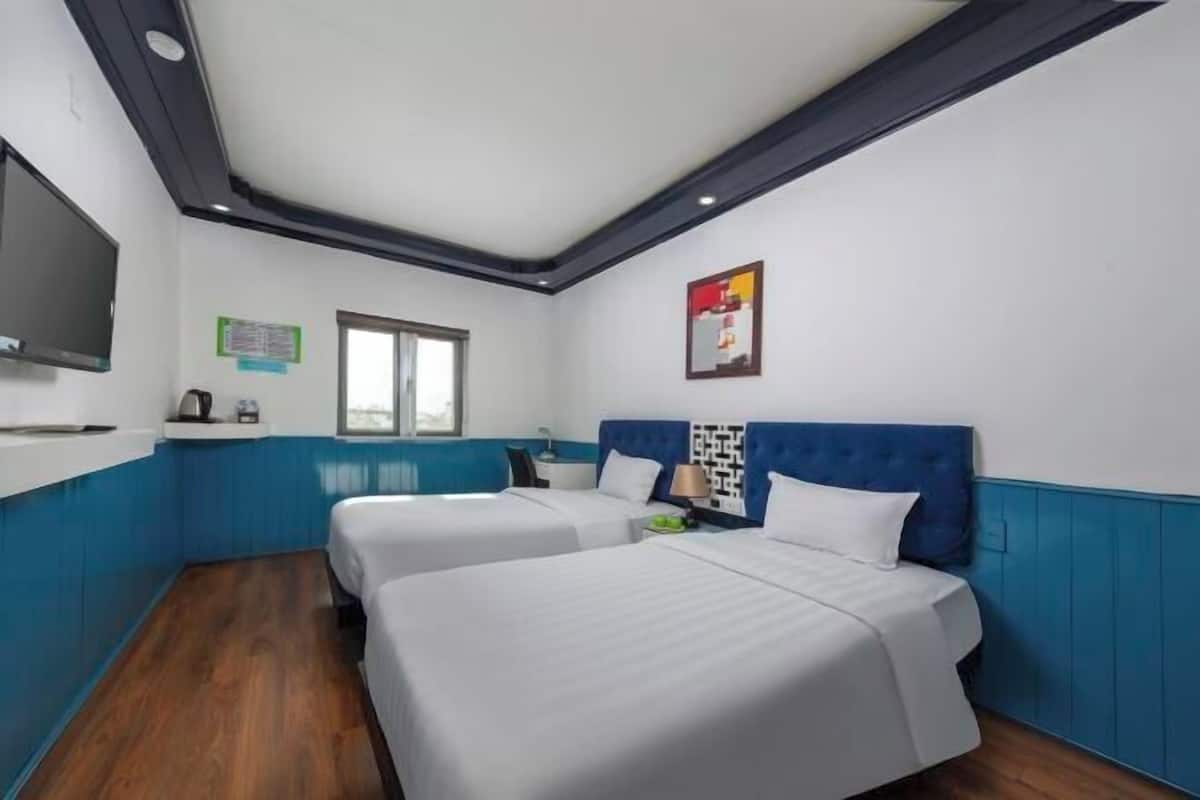 Premium bedding, down comforters, Select Comfort beds, in-room safe