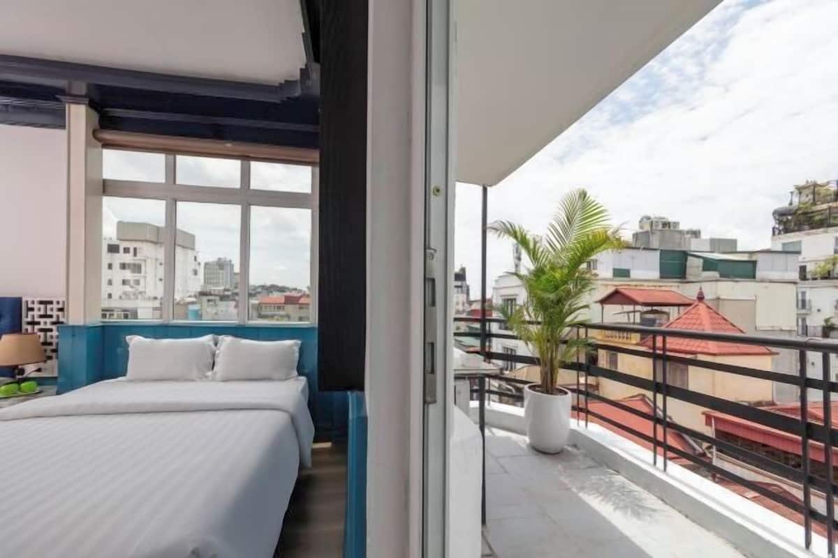 Premium bedding, down comforters, Select Comfort beds, in-room safe