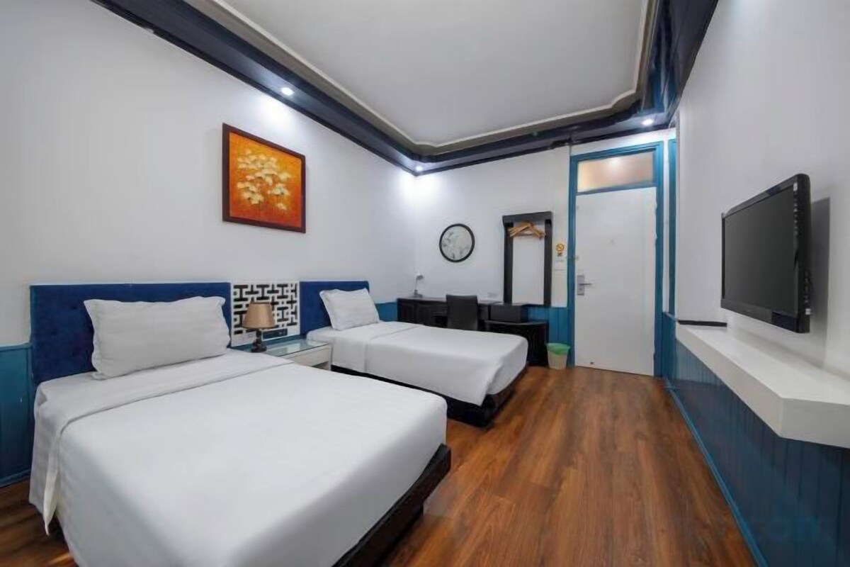 Egyptian cotton sheets, premium bedding, down comforters