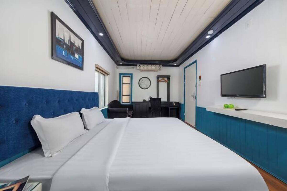 Premium bedding, down comforters, Select Comfort beds, in-room safe