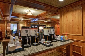 Lobby - Hampton Inn and Suites New Hartford/Utica (New Hartford)