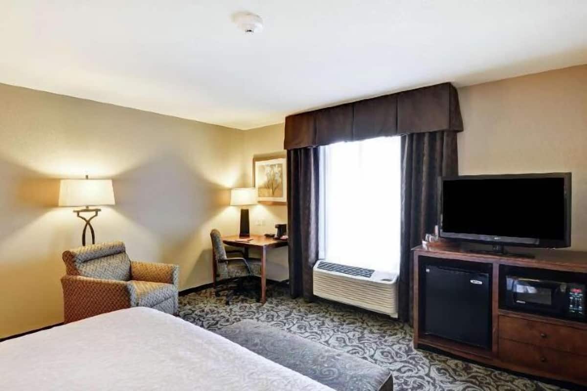 Blackout curtains, iron/ironing board, free cots/infant beds, free WiFi