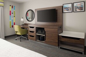 Room, 1 King Bed, Accessible, Non Smoking | Hypo-allergenic bedding, down comforters, blackout drapes - Hampton Inn & Suites Seattle-Airport/28th Ave (SeaTac)